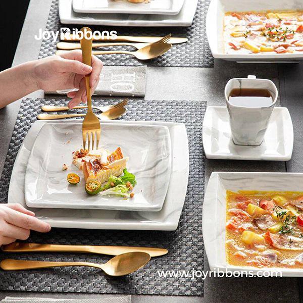 32 Piece Dinnerware Set