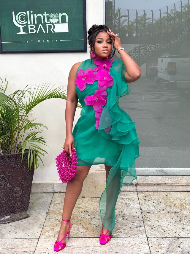 Veekee James’s Effortless Street Casual Vibes | OutfitLibrary.com