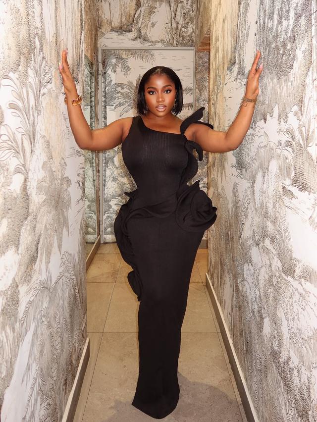 Veekee James’s Effortless Neutral Street Chic | OutfitLibrary.com