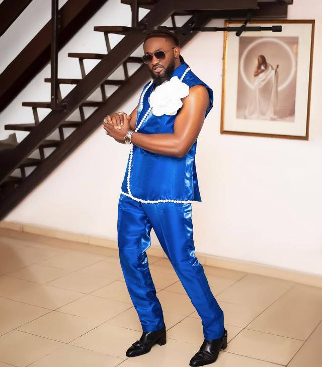 Uti Nwachukwu Masters Effortless Minimalist Street Style | OutfitLibrary.com