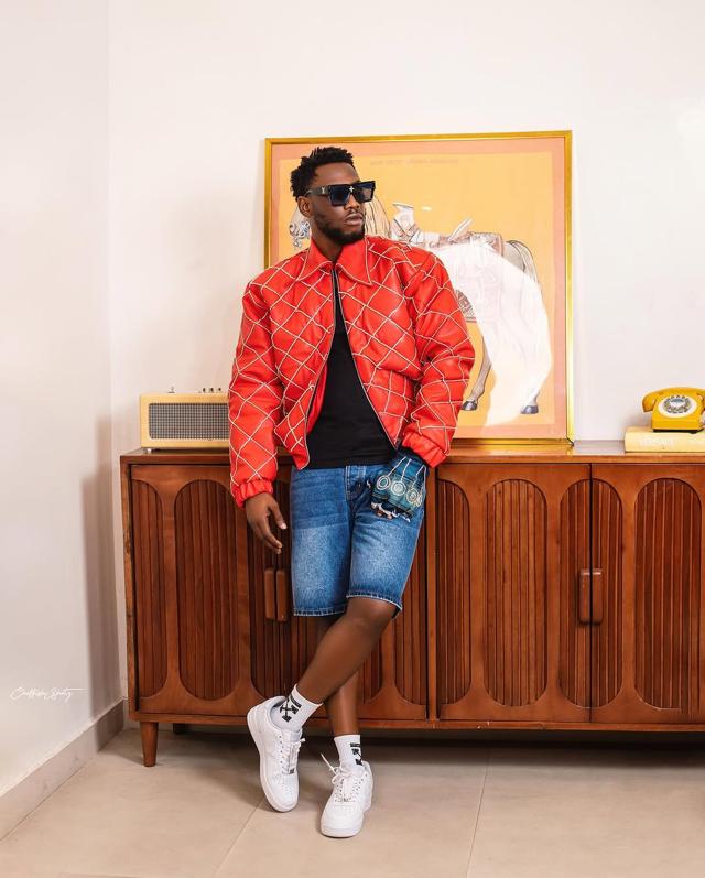 Kayikunmi Defines Elevated Neutral Street Ensemble | OutfitLibrary.com