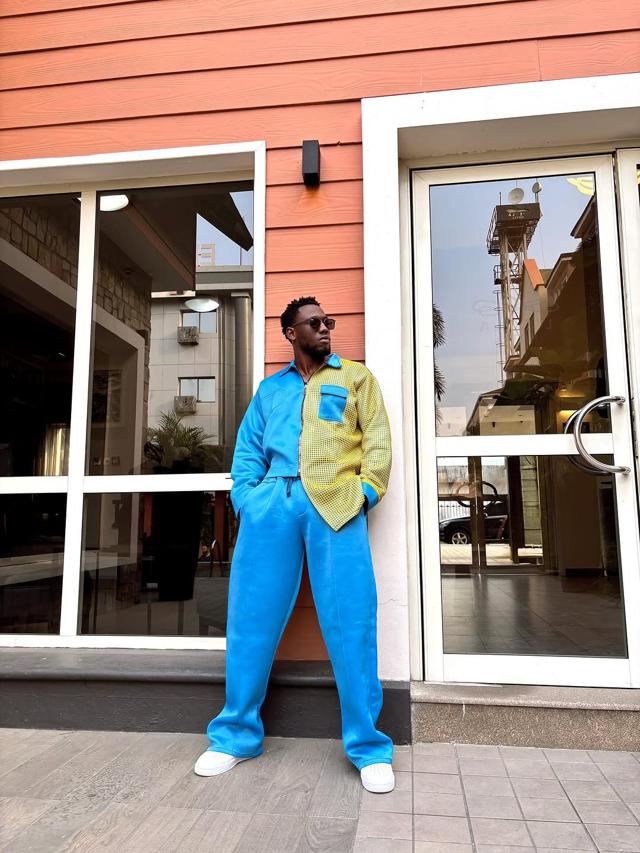 Kayikunmi Serves Casual Relaxed Street Style with Understated Confidence | OutfitLibrary.com