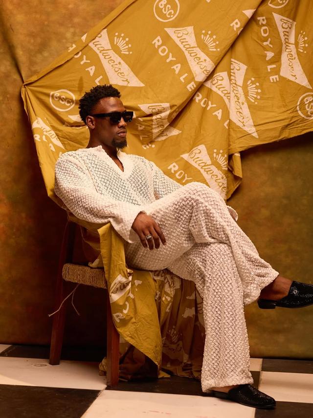 Kayikunmi Serves Laid-Back Chic Street Style with Effortless Appeal | OutfitLibrary.com