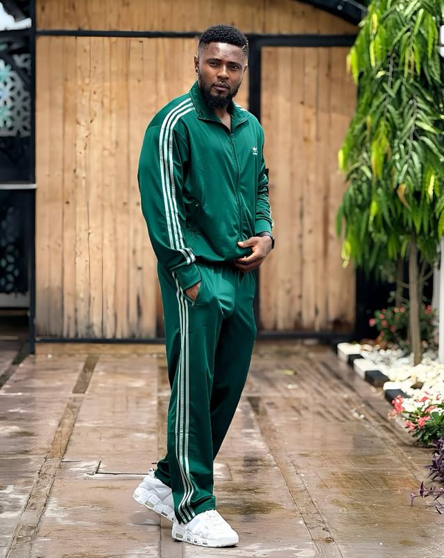 Maurice Sam Masters Effortless Urban Casual Ensemble | OutfitLibrary.com