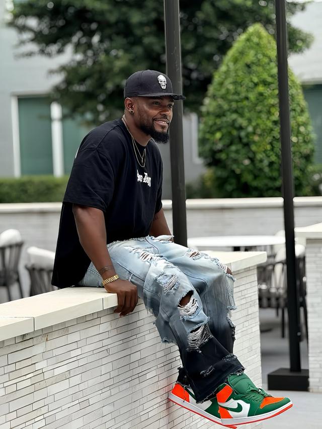 Maurice Sam Nails Urban Minimalist Smart-Casual Style | OutfitLibrary.com