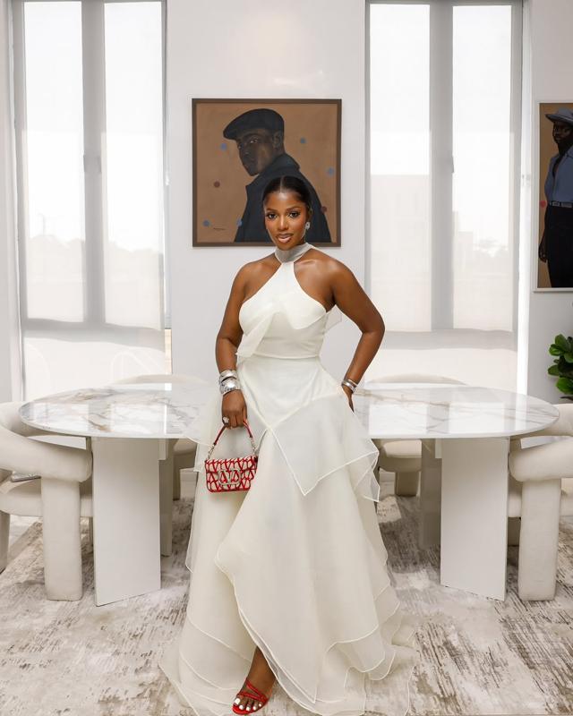 Hilda Baci Nails Minimal Chic Street Style | OutfitLibrary.com