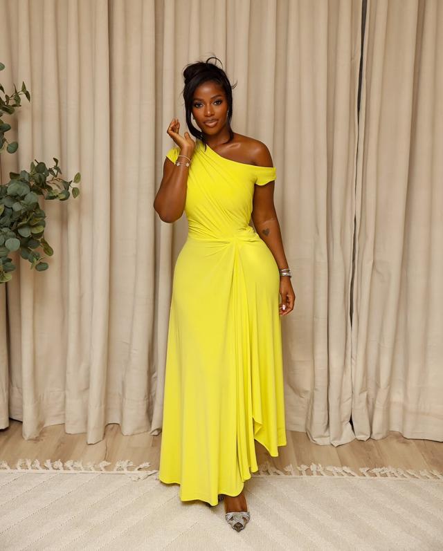 Hilda Baci Serves Effortless Street-Style Ensemble | OutfitLibrary.com