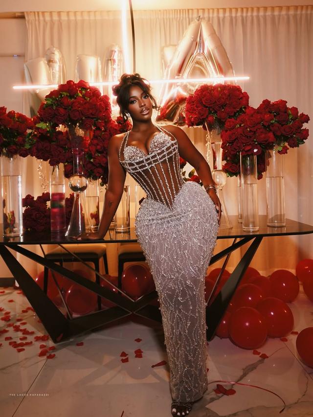 Hilda Baci Delivers Effortless Casual Street-Chic Style | OutfitLibrary.com