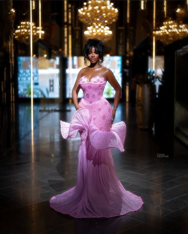 Hilda Baci Serves Modern Street-Casual Ease | OutfitLibrary.com