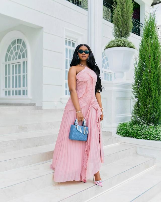 Priscilla Ojo Shows Modern Street-Casual Refined Style | OutfitLibrary.com