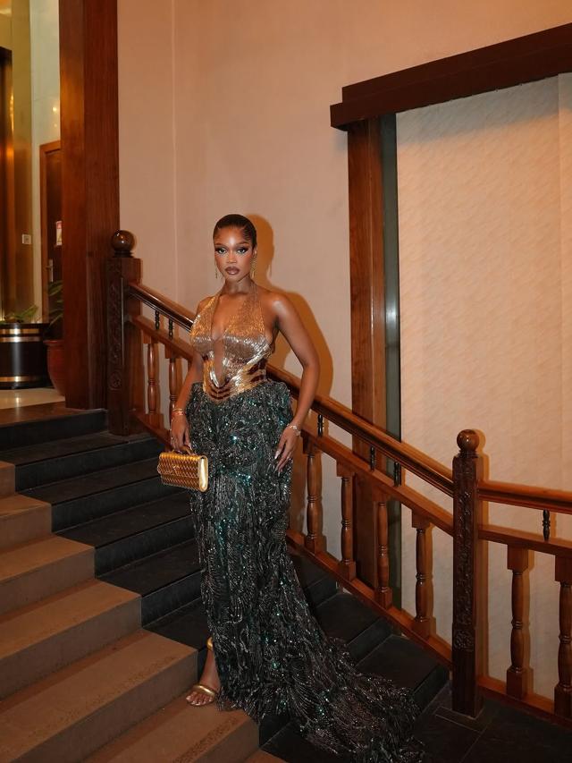 Diana Eneje Shows Chic Relaxed Street Style | OutfitLibrary.com